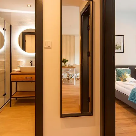 Апартаменти Invest Centrum Park 6 *